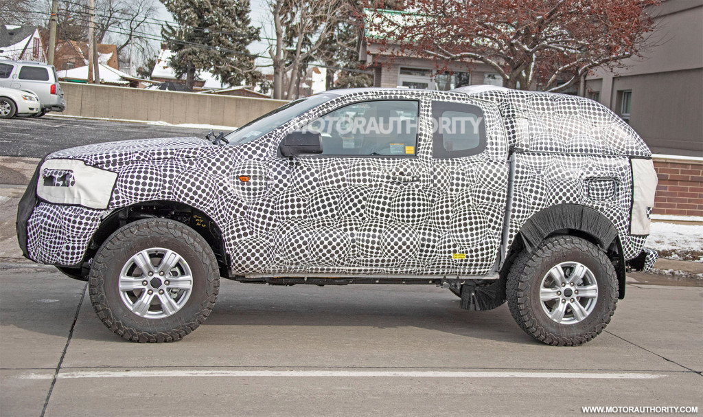 2021 Ford Bronco test mule spy shots - Image via S. Baldauf/SB-Medien 2021 Ford Bronco test mule spy shots - Image via S. Baldauf/SB-Medien