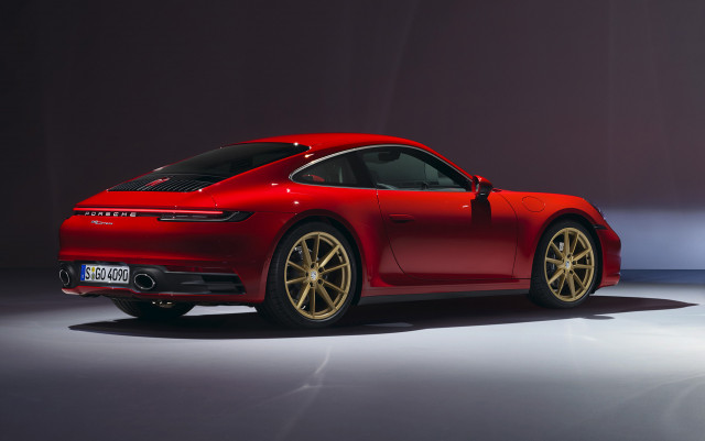 2020 Porsche 911 Carrera