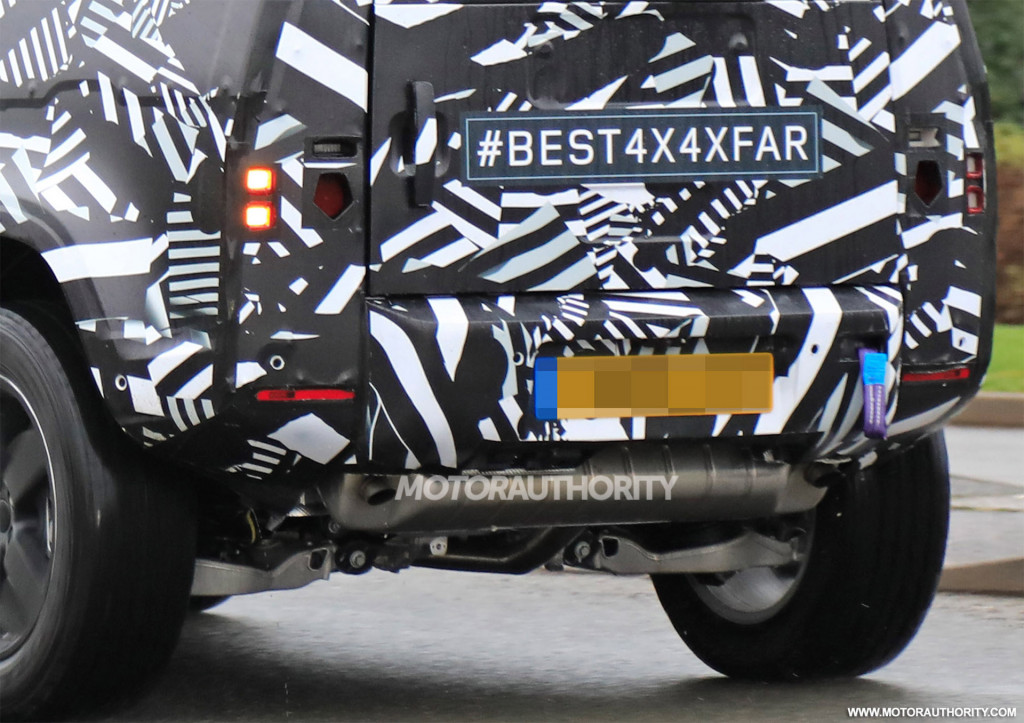 2020 Land Rover Defender 3-door spy shots - Image via S. Baldauf/SB-Medien