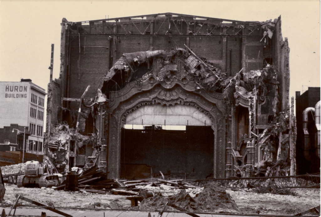 Paramount Theatre, Toledo; courtesy of the Toledo-Lucas County Public Library, obtained from http:// Paramount Theatre, Toledo; courtesy of the Toledo-Lucas County Public Library, obtained from http://