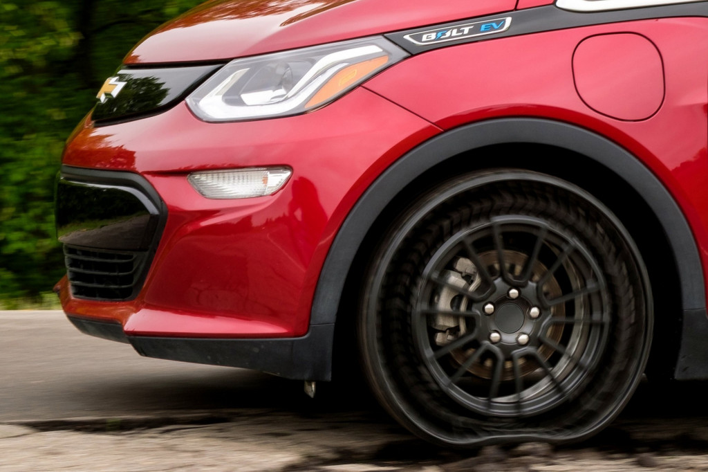 Michelin Uptis prototype tire, on Chevrolet Bolt EV