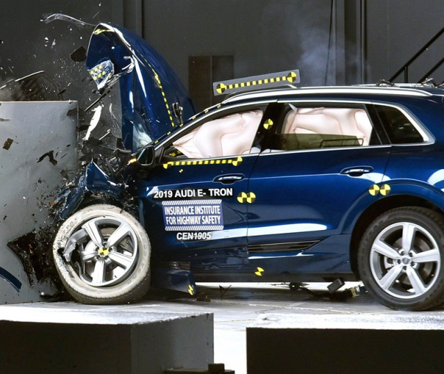 2019 Audi E-tron IIHS crash test