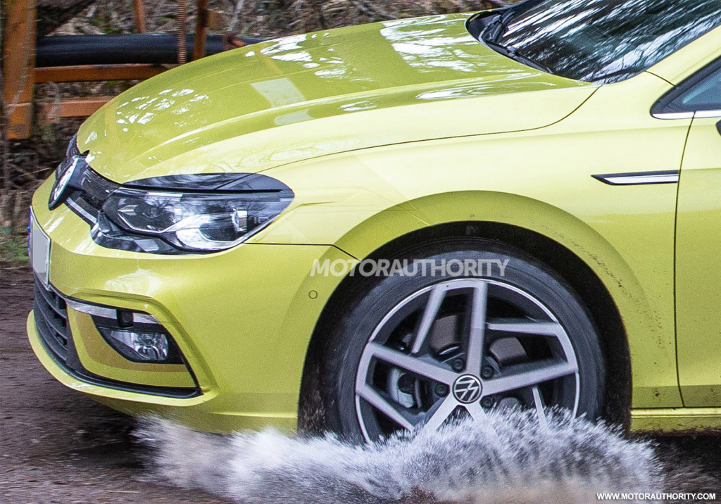 2020 Volkswagen Golf spy shots - Image via S. Baldauf/SB-Medien 2020 Volkswagen Golf spy shots - Image via S. Baldauf/SB-Medien