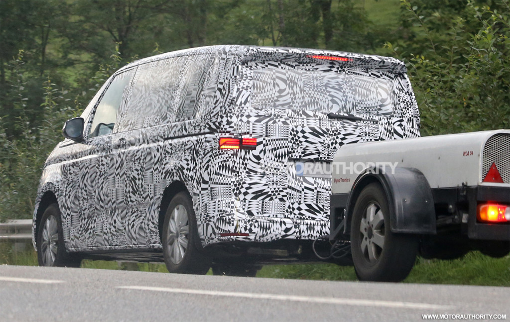 2021 Volkswagen Transporter (T7) spy shots - Photo credit: S. Baldauf/SB-Medien 2021 Volkswagen Transporter (T7) spy shots - Photo credit: S. Baldauf/SB-Medien