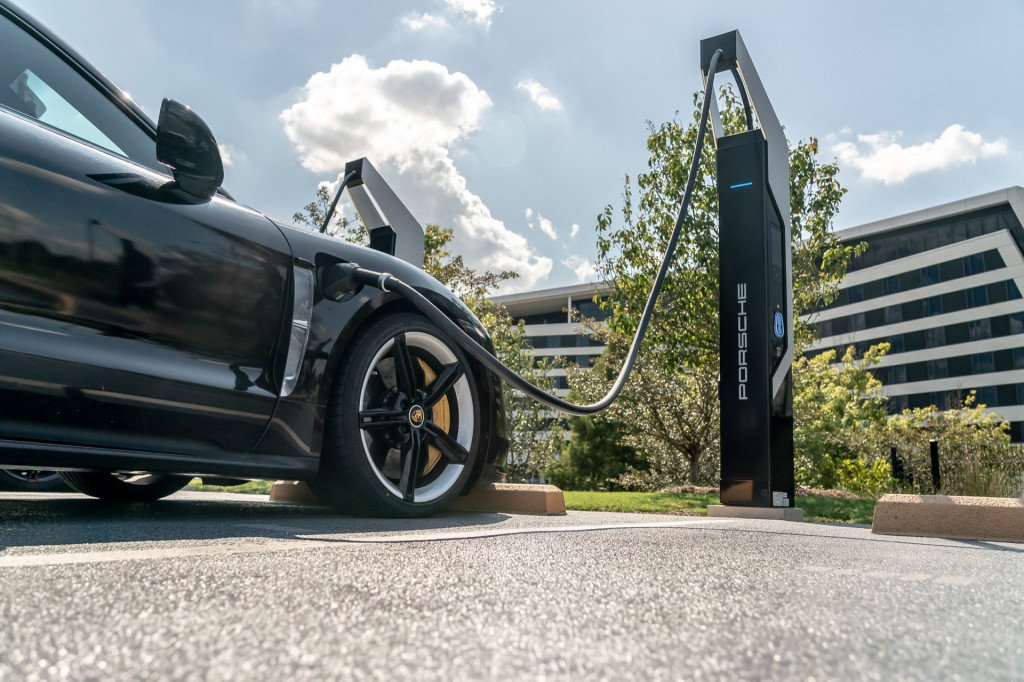 2020 Porsche Taycan preview 2020 Porsche Taycan preview