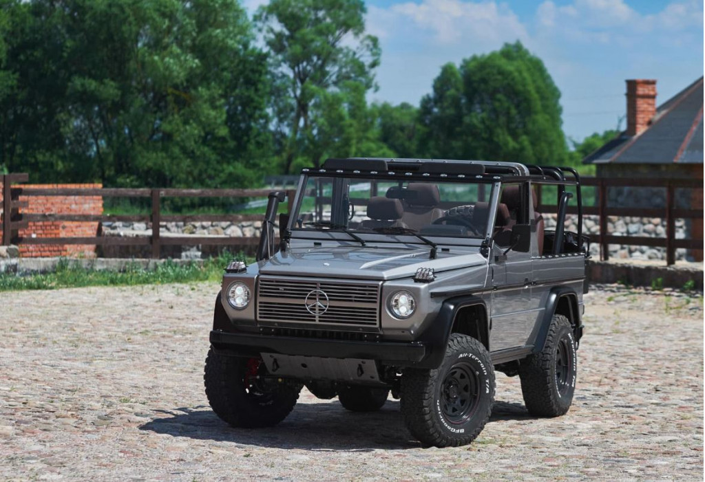 1992 Mercedes-Benz 250GD Mojave Silver