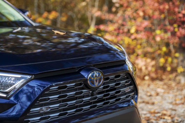 2019 Toyota RAV4 Hybrid - Best Car To Buy 2020