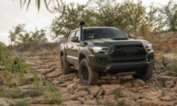 Toyota Tacoma vs Jeep Gladiator | The Car Connection