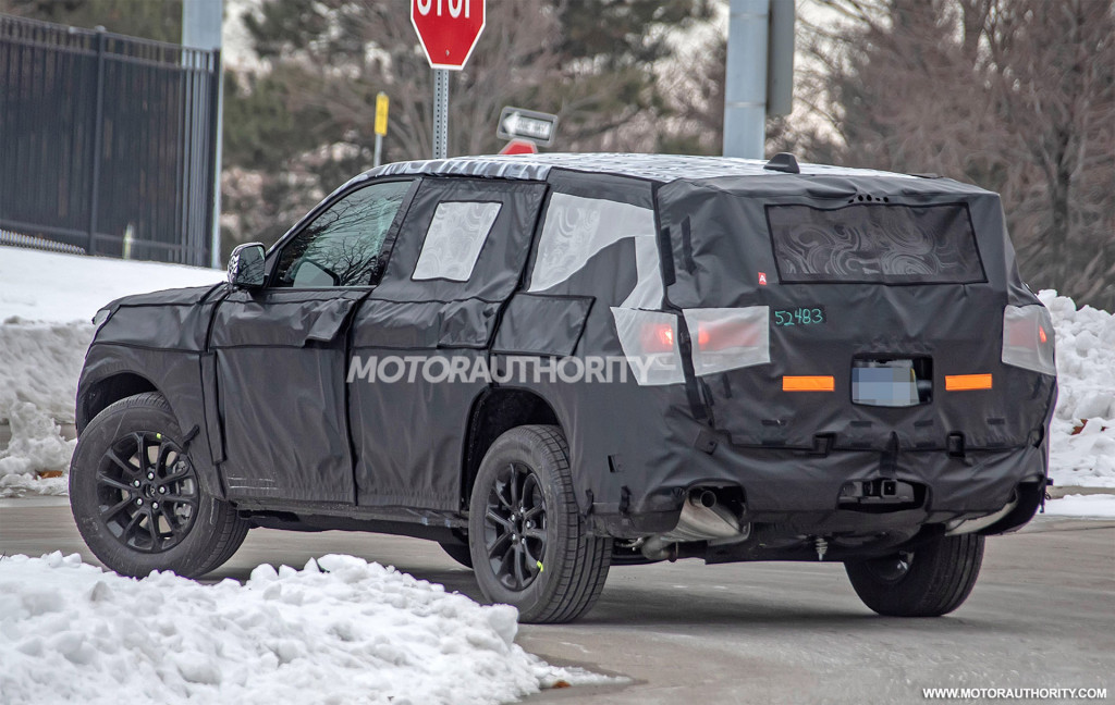 2021 Jeep Grand Cherokee-based 3-row SUV spy shots - Photo credit: S. Baldauf/SB-Medien