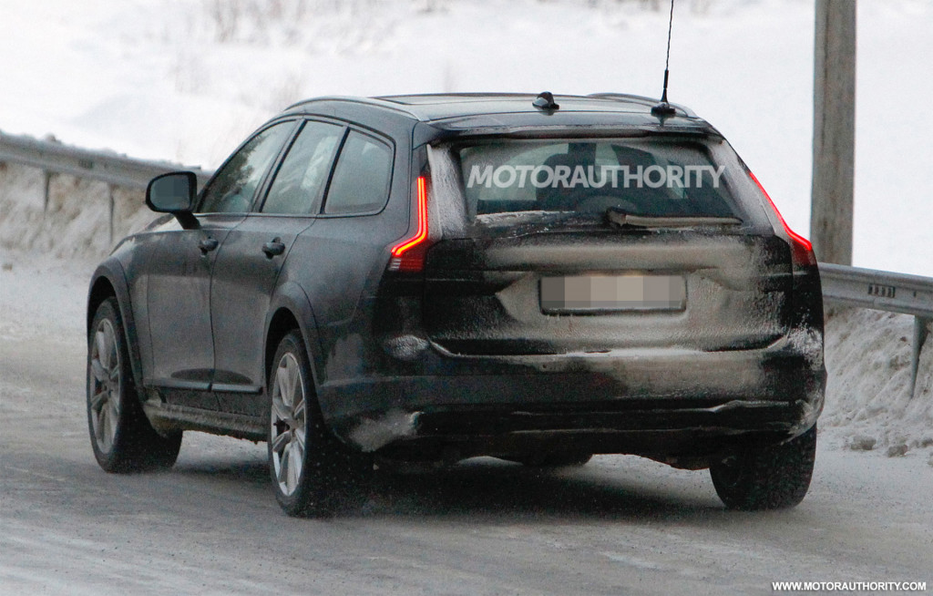 2021 Volvo V90 Cross Country facelift spy shots - Photo credit: S. Baldauf/SB-Medien