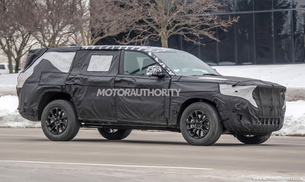 2021 Jeep Grand Cherokee-based 3-row SUV spy shots - Photo credit: S. Baldauf/SB-Medien