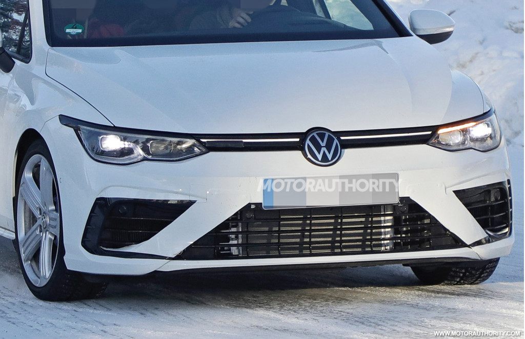 2021 Volkswagen Golf R spy shots - Photo credit: S. Baldauf/SB-Medien