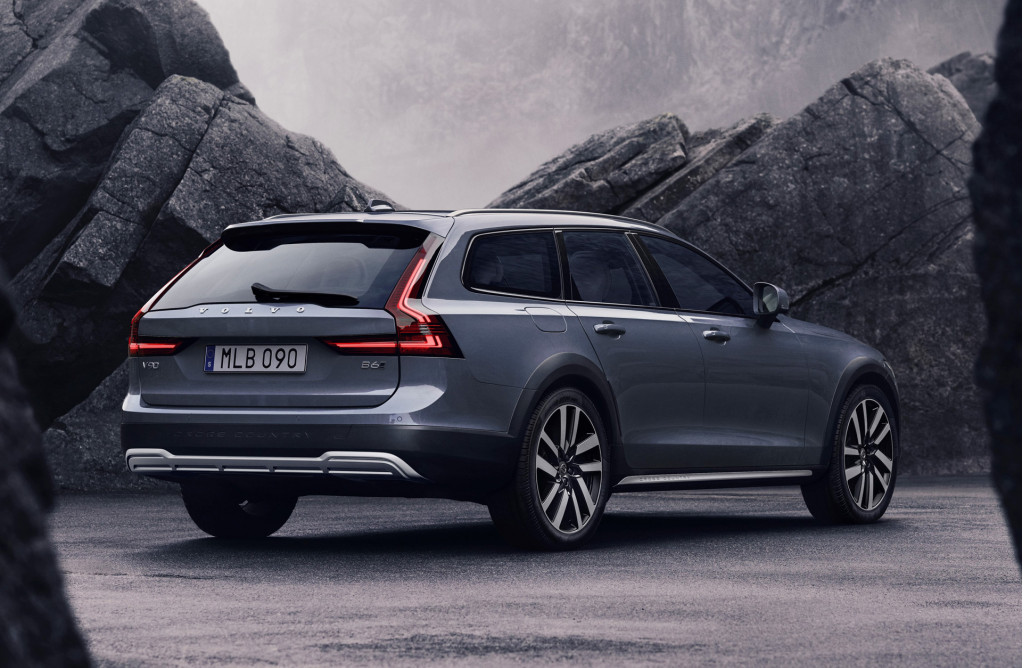 2021 Volvo V90 Cross Country T6