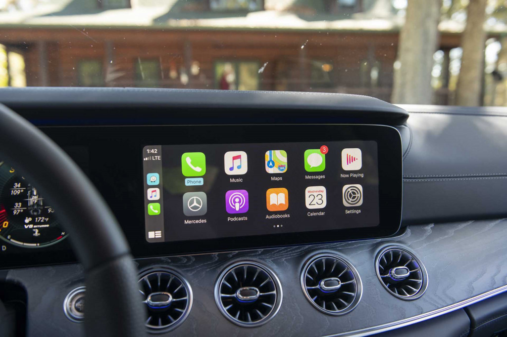 2020 Mercedes-AMG 4-Door Coupe Apple CarPlay