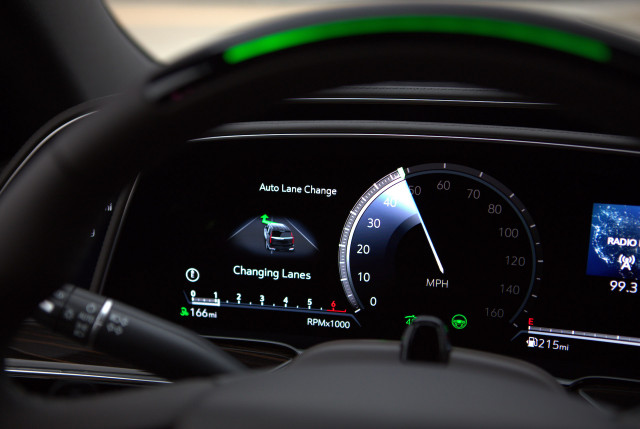 Cadillac Super Cruise with automatic lane change