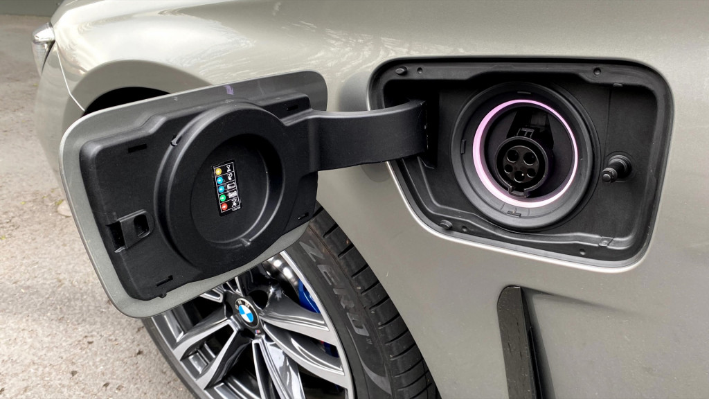 2020 BMW 745e xDrive - drive review