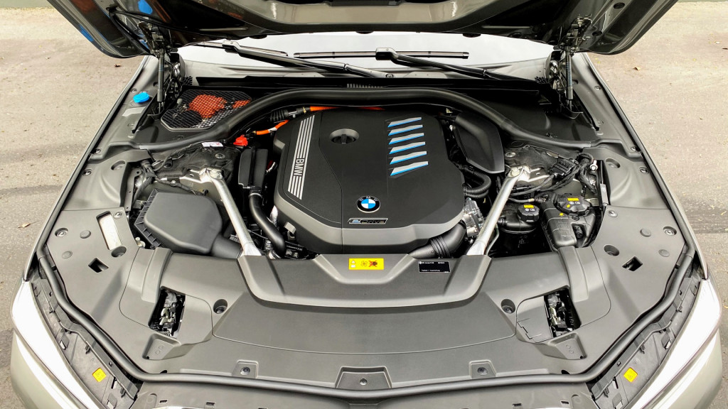 2020 BMW 745e xDrive - drive review