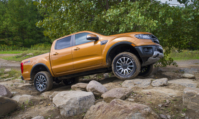 2019 Ford Ranger with self-leveling kit