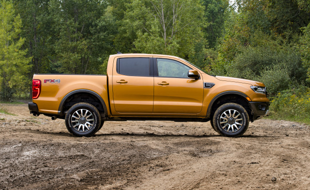 2019 Ford Ranger with self-leveling kit