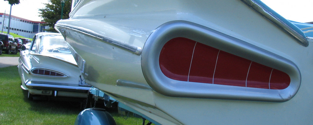 A 1959 Chevrolet Impala convertible and a Reinelle Jet Flight boat with the same tail treatment | La A 1959 Chevrolet Impala convertible and a Reinelle Jet Flight boat with the same tail treatment | La
