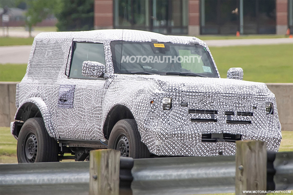 2021 Ford Bronco 3-door spy shots - Photo credit: S. Baldauf/SB-Medien 2021 Ford Bronco 3-door spy shots - Photo credit: S. Baldauf/SB-Medien