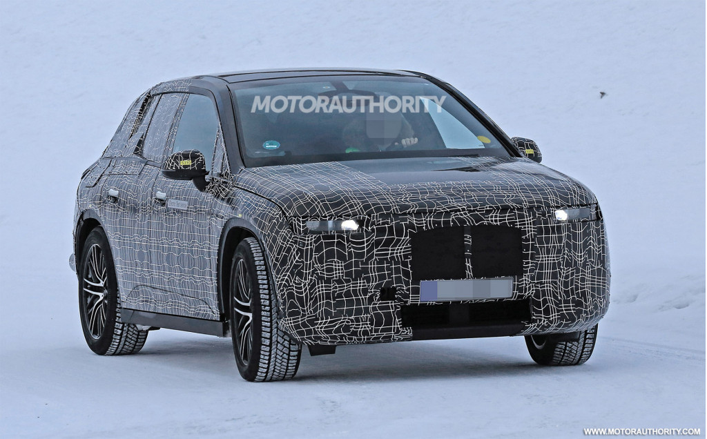 2022 BMW iNext spy shots - Image via S. Baldauf/SB-Medien