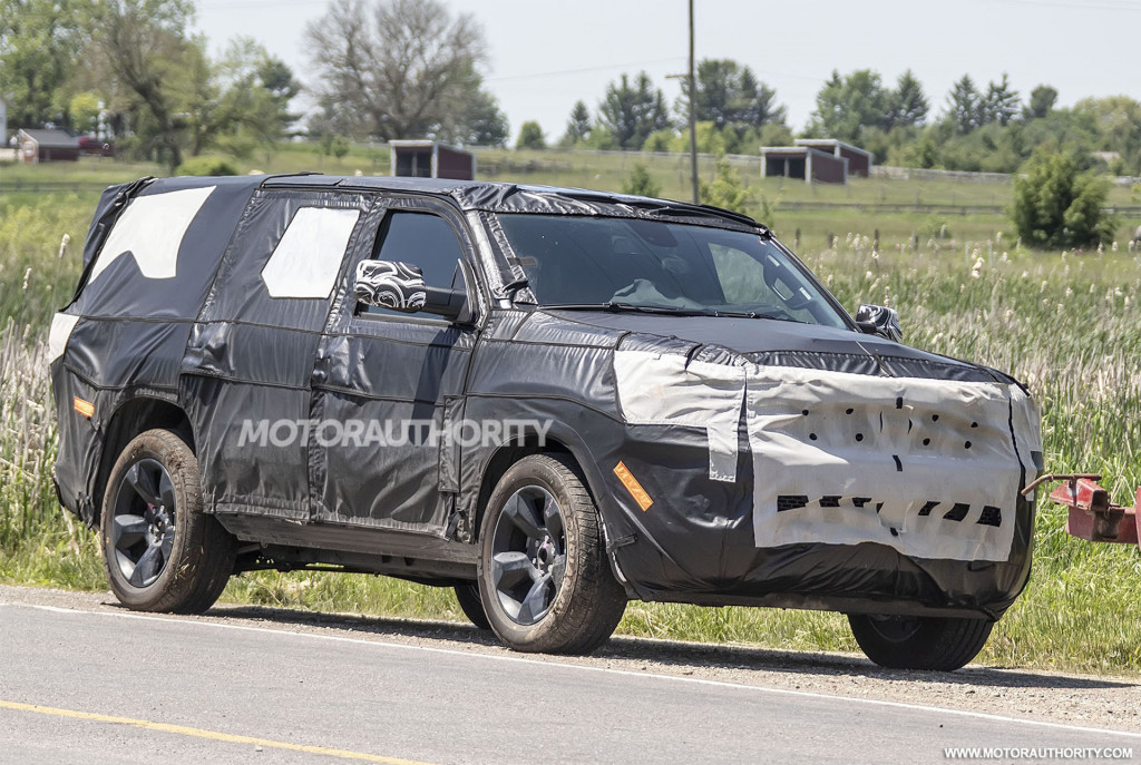 2022 Jeep Wagoneer spy shots - Photo credit: S. Baldauf/SB-Medien