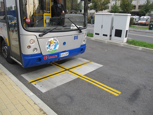 Inductive Power Transfer wireless charging used in Turin buses. [Image: Conductix-Wampfler]
