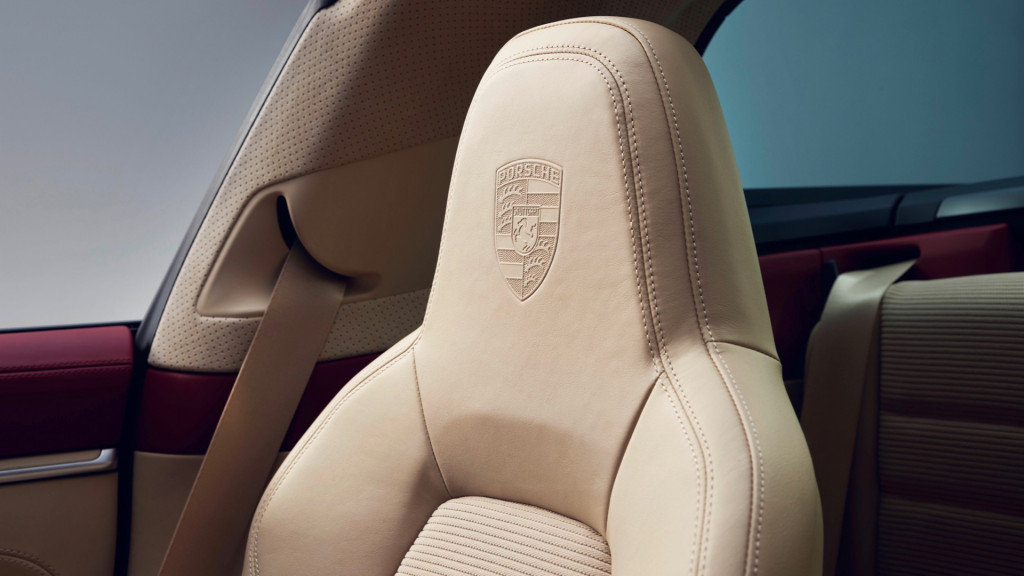 Porsche crest