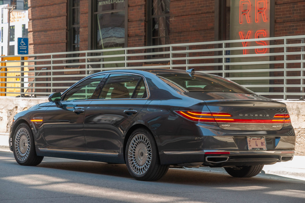 2020 Genesis G90