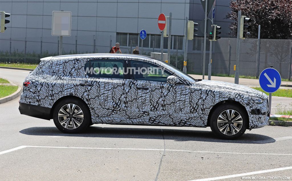 2022 Mercedes-Benz C-Class Wagon spy shots - Photo credit: S. Baldauf/SB-Medien