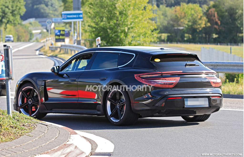 2021 Porsche Taycan Cross Turismo spy shots - Photo credit: S. Baldauf/SB-Medien 2021 Porsche Taycan Cross Turismo spy shots - Photo credit: S. Baldauf/SB-Medien
