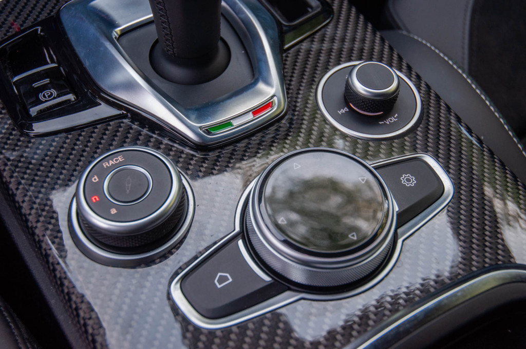 2020 Alfa Romeo Stelvio Quadrifoglio 2020 Alfa Romeo Stelvio Quadrifoglio