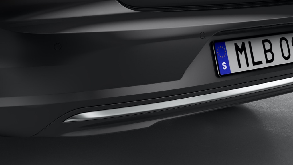 2021 Volvo S90 (concealed exhaust tips)
