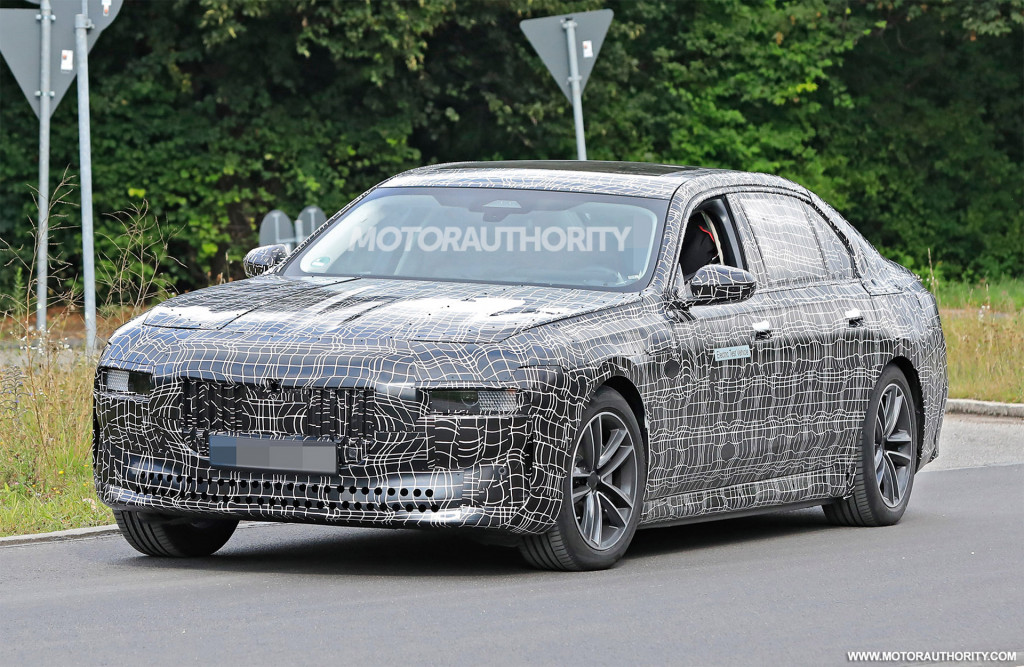 2023 BMW i7 spy shots - Photo credit: S. Baldauf/SB-Medien