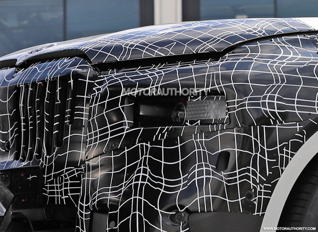 2023 BMW X7 spy shots - Photo credit: S. Baldauf/SB-Medien