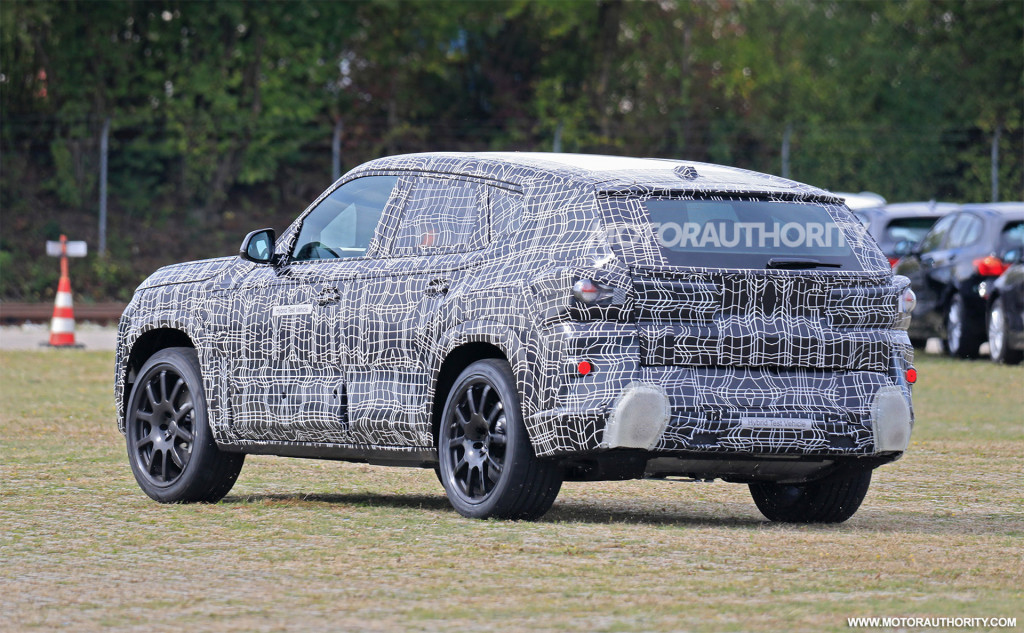 2023 BMW X8 spy shots - Photo credit: S. Baldauf / SB-Medien 2023 BMW X8 spy shots - Photo credit: S. Baldauf / SB-Medien