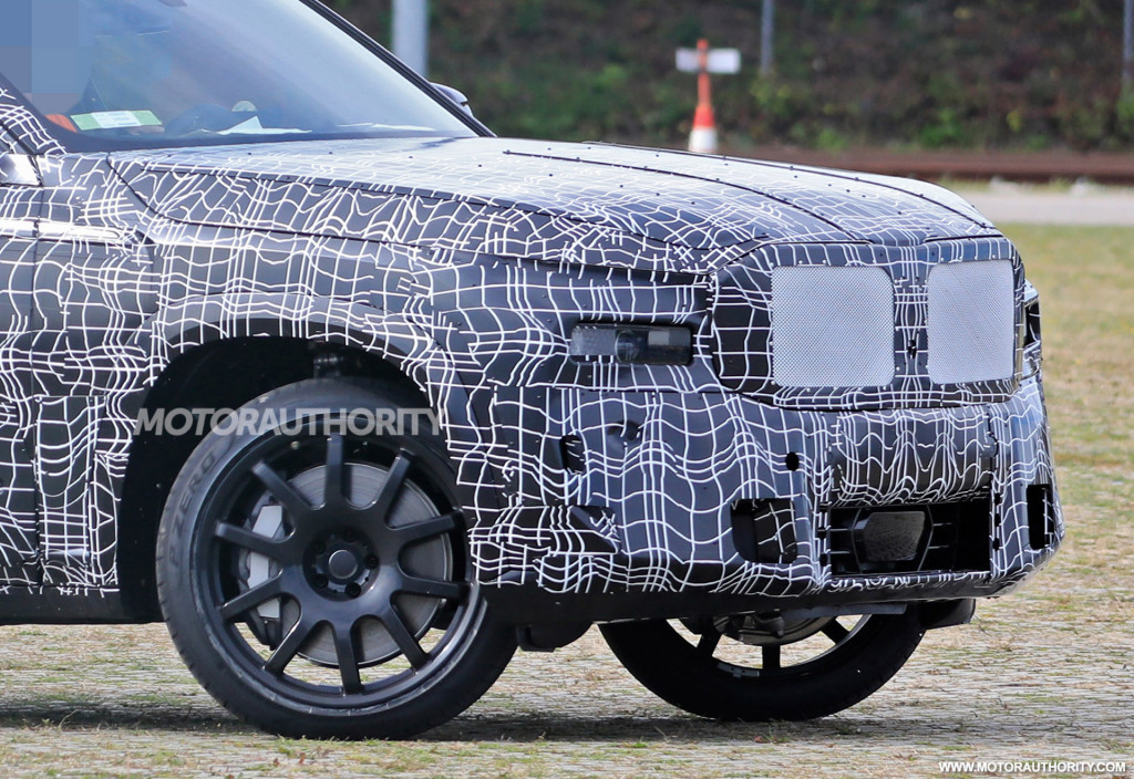 2023 BMW X8 spy shots - Photo credit: S. Baldauf / SB-Medien 2023 BMW X8 spy shots - Photo credit: S. Baldauf / SB-Medien