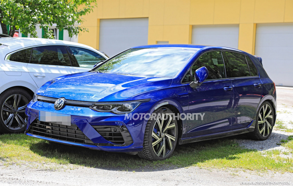 2022 Volkswagen Golf R spy shots - Photo credit: S. Baldauf/SB-Medien
