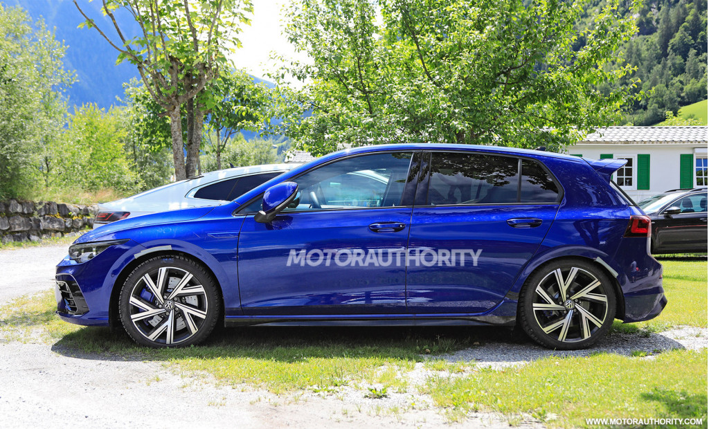 2022 Volkswagen Golf R spy shots - Photo credit: S. Baldauf/SB-Medien