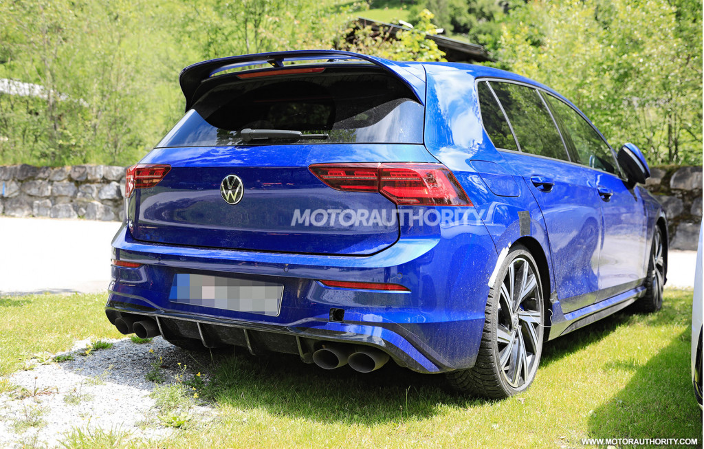 2022 Volkswagen Golf R spy shots - Photo credit: S. Baldauf/SB-Medien