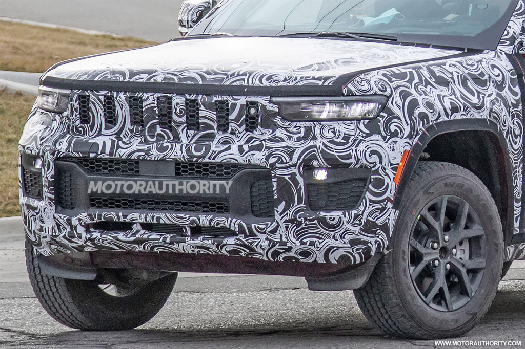 2022 Jeep Grand Cherokee spy shots - Photo credit: S. Baldauf/SB-Medien