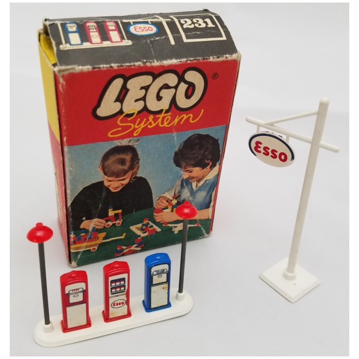 Lego 1956 Esso pumps and sign Lego 1956 Esso pumps and sign
