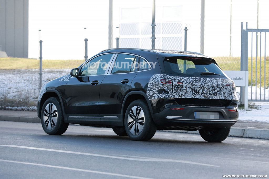 2022 Mercedes-Benz EQA spy shots - Photo credit: S. Baldauf/SB-Medien 2022 Mercedes-Benz EQA spy shots - Photo credit: S. Baldauf/SB-Medien