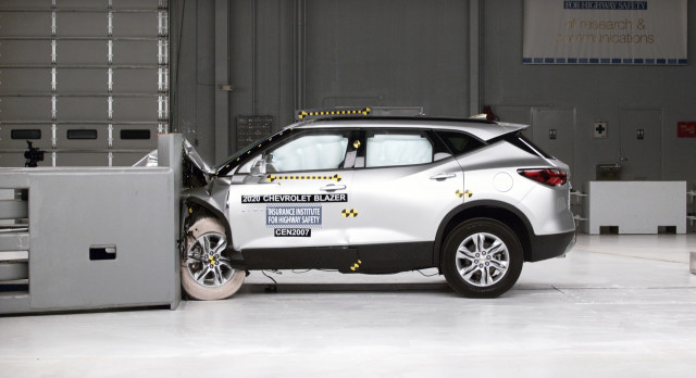 2021 Chevrolet Blazer in IIHS testing 2021 Chevrolet Blazer in IIHS testing