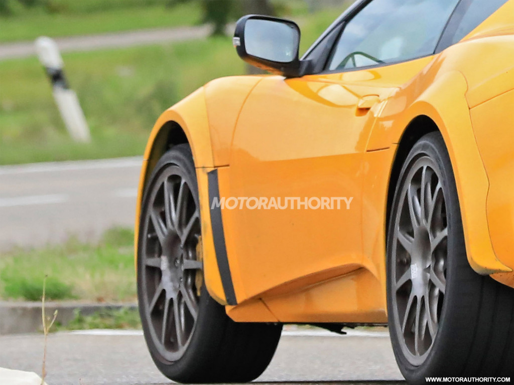 2023 Lotus Emira test mule spy shots - Photo credit: S. Baldauf/SB-Medien 2023 Lotus Emira test mule spy shots - Photo credit: S. Baldauf/SB-Medien