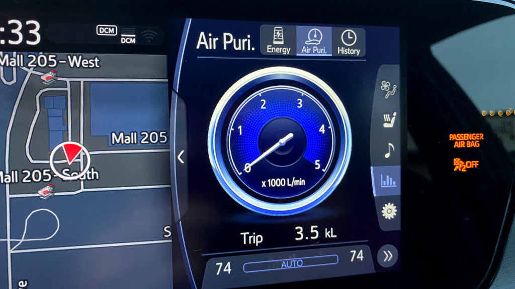 Air purification displays - 2021 Toyota Mirai