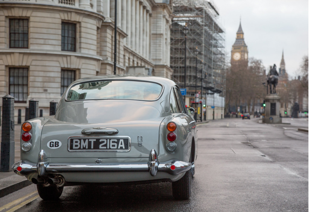 Aston Martin DB5 “Goldfinger” continuation car