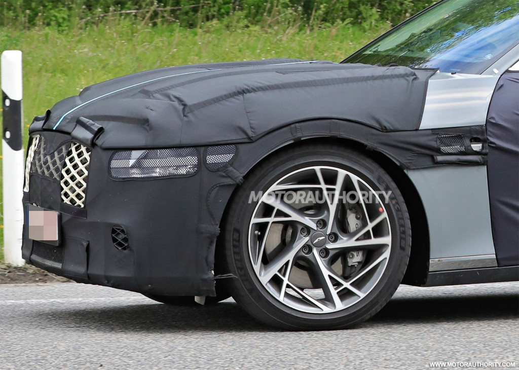 2022 Genesis G90 spy shots - Photo credit: S. Baldauf/SB-Medien