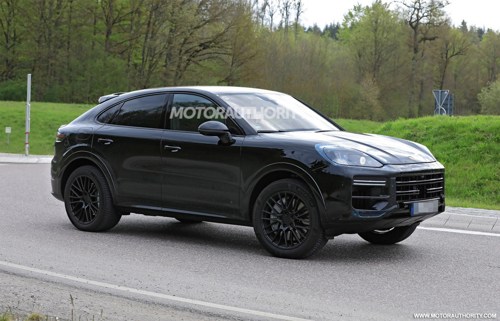 2023 Porsche Cayenne Coupe facelift spy shots - Photo credit: S. Baldauf/SB-Medien